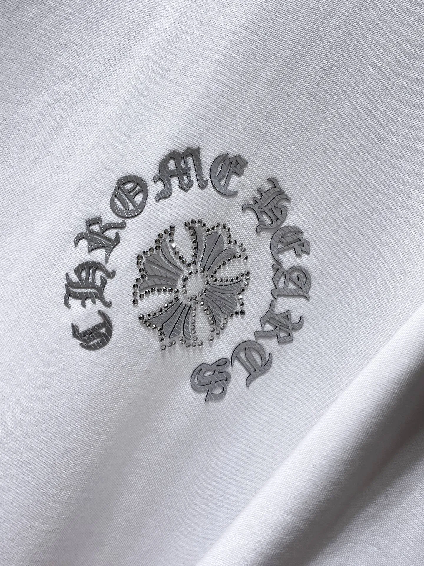 P170 New for summer Chrome Hearts 25ss Engraved film hot diamond version High gram weight environmentally friendly high-quality top fabric 280g Heavy hot diamond horseshoe Sanskrit letter cross short sleeves counter synchronization 1:1 replica version Recommended color: black white Size: S, M, L, XL
